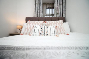 Stay in the Heart of Swansea- TV in Every Bedroom!